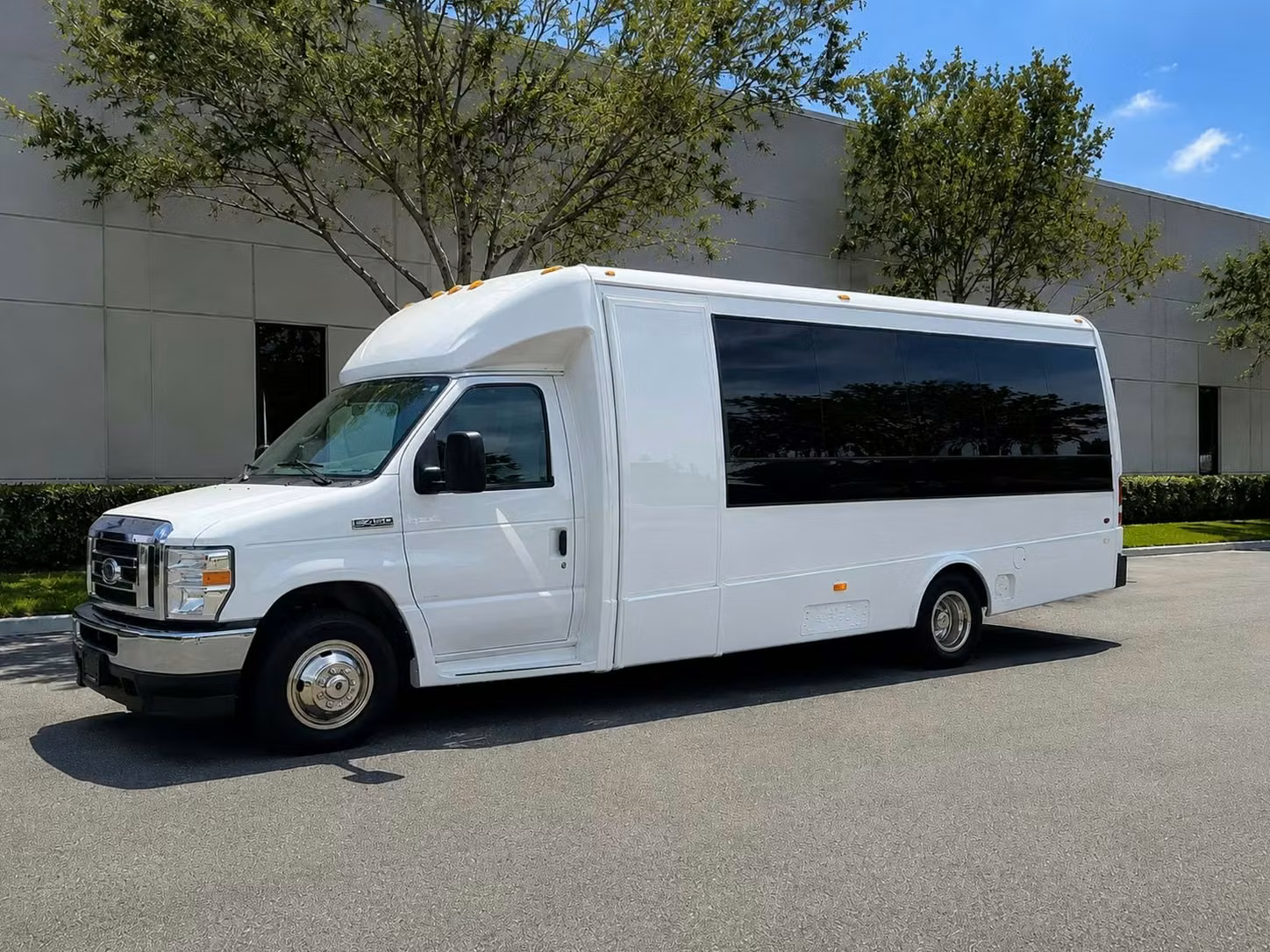 los altos 15 passenger minibus rental