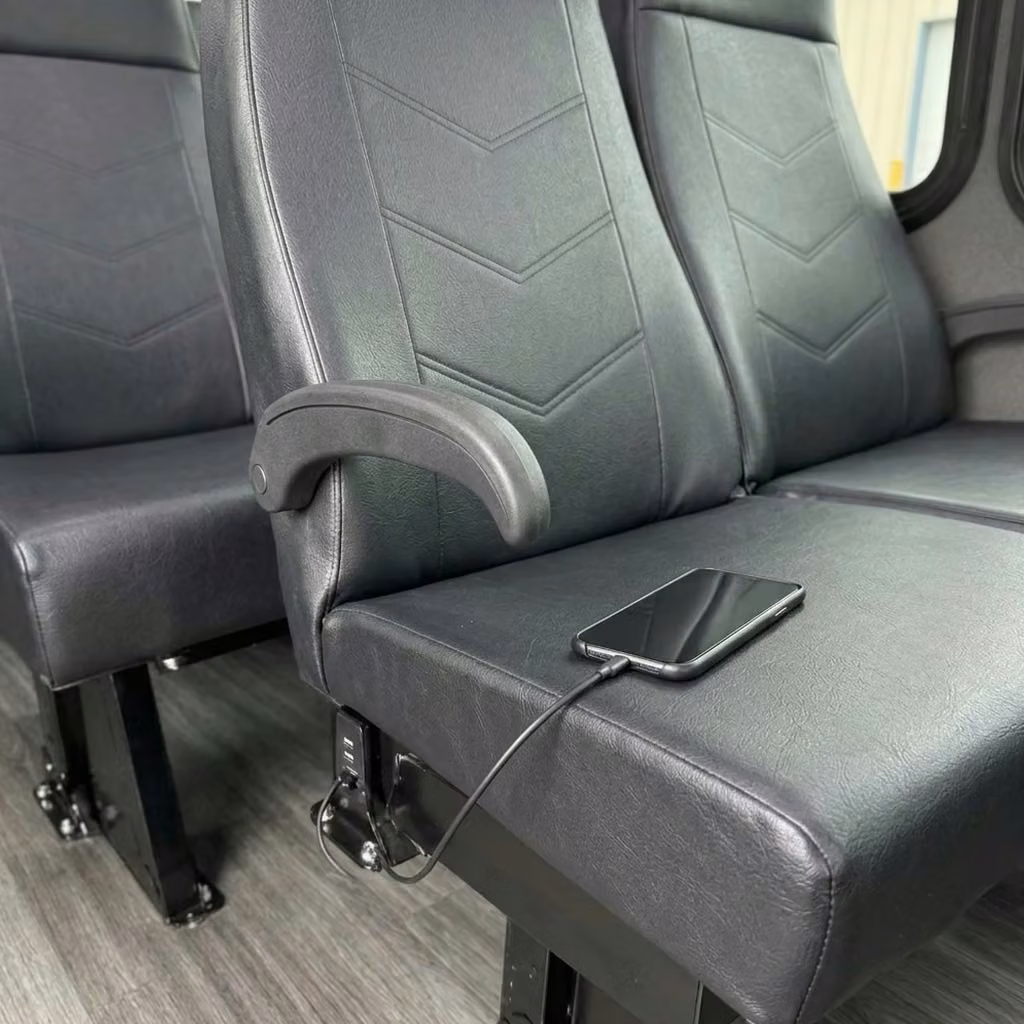 los altos 15 passenger minibus usb charging