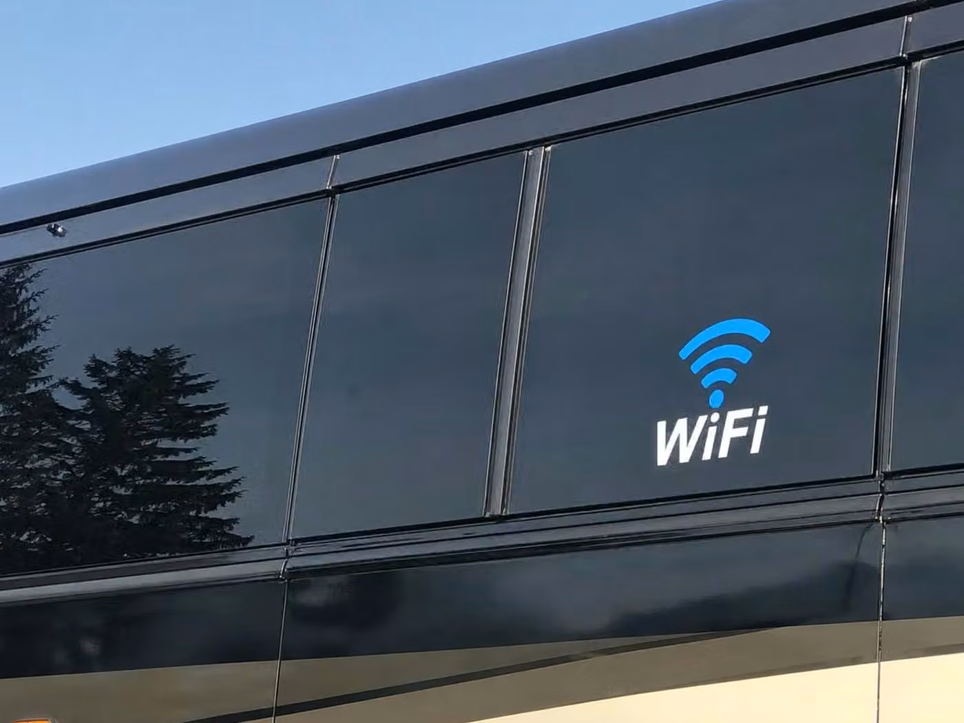 los altos 15 passenger minibus wifi