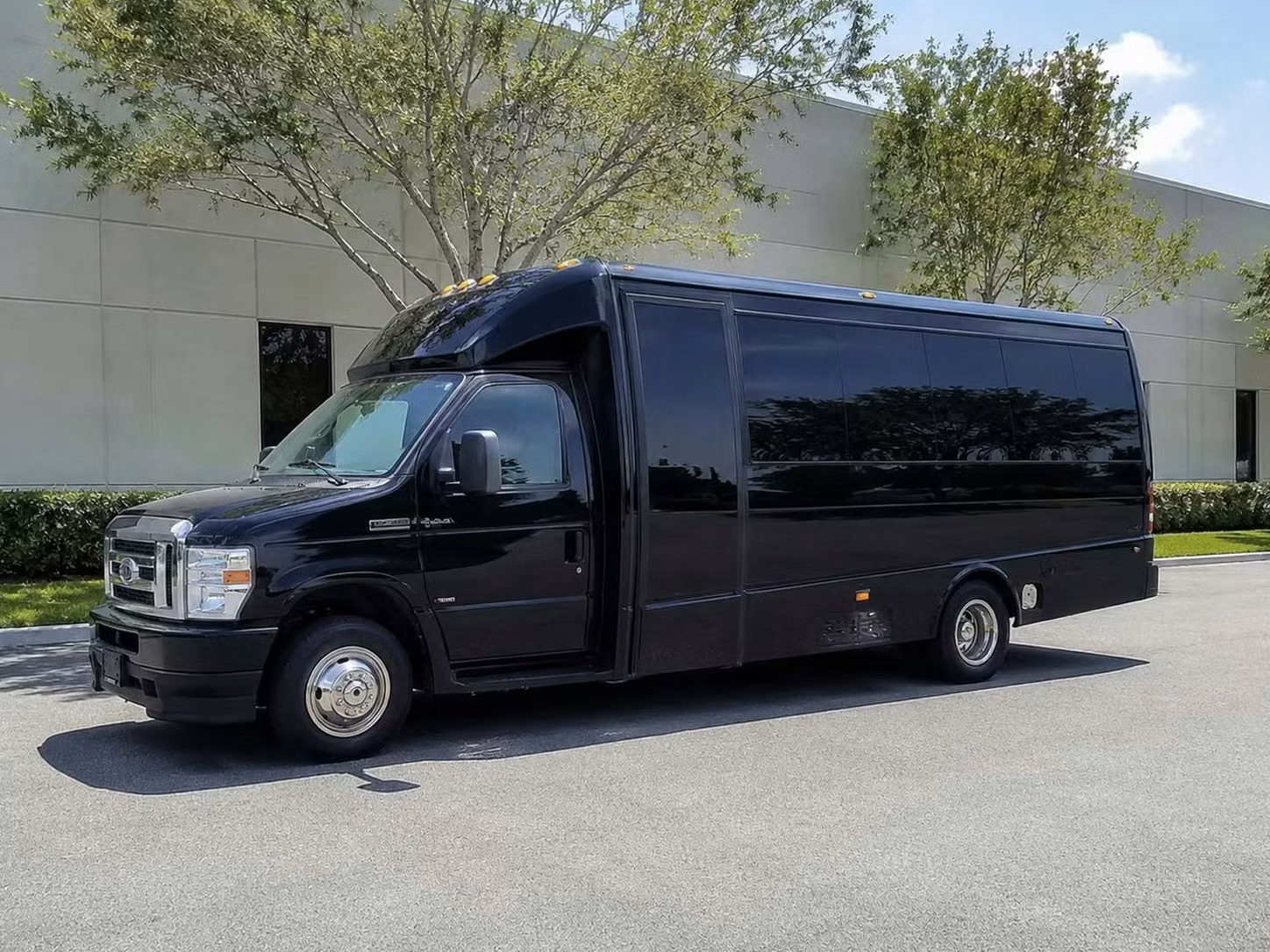 los altos 18 passenger minibus rental