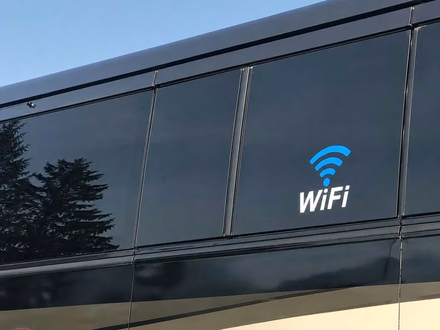 los altos 30 passenger minibus wifi
