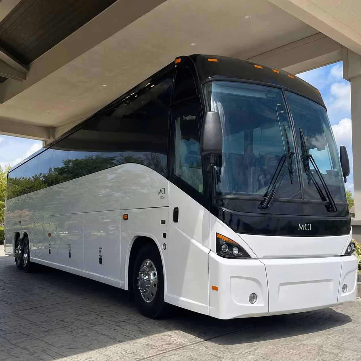 los altos exclusive private shuttles for vips and high ranking officers